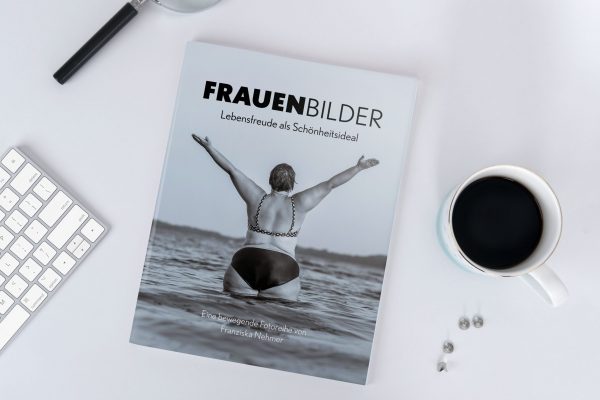 Frauenbilder-Mockup-Titel-scaled-600×400